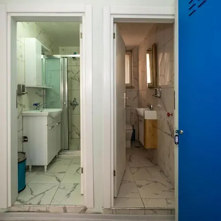 Xalila & Cafe Ladies