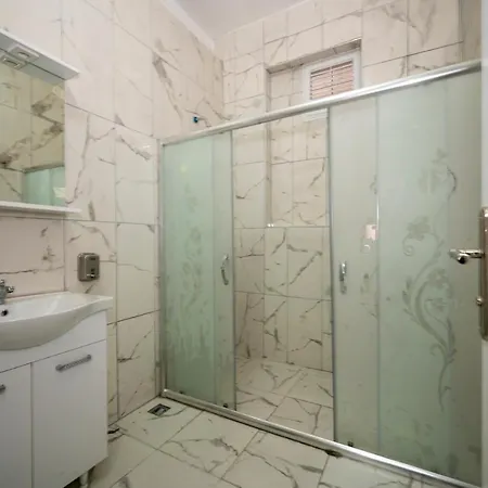 Xalila & Cafe Ladies