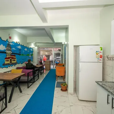 Xalila & Cafe Ladies Hostel