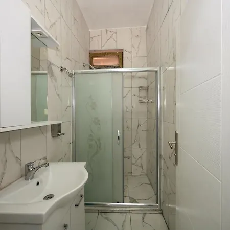 Xalila & Cafe Ladies