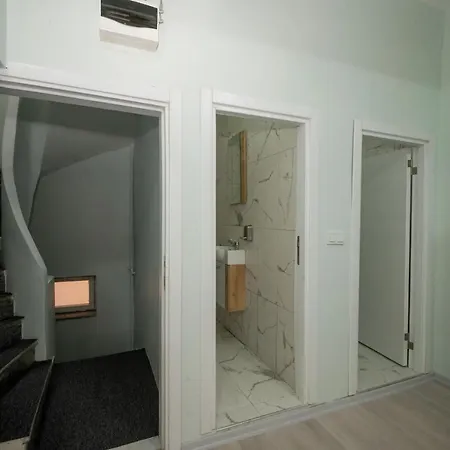 Hostal Xalila & Cafe Ladies *