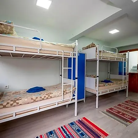 אכסניה Xalila & Cafe Ladies *