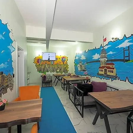 Xalila & Cafe Ladies Hostel *