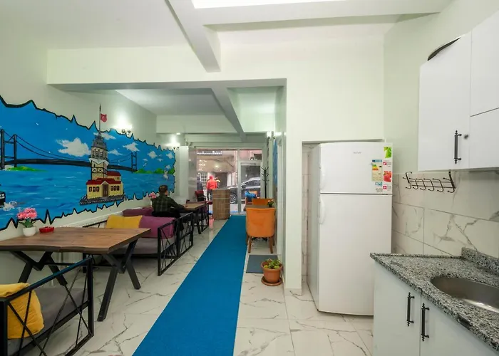 Xalila & Cafe Ladies Hostel